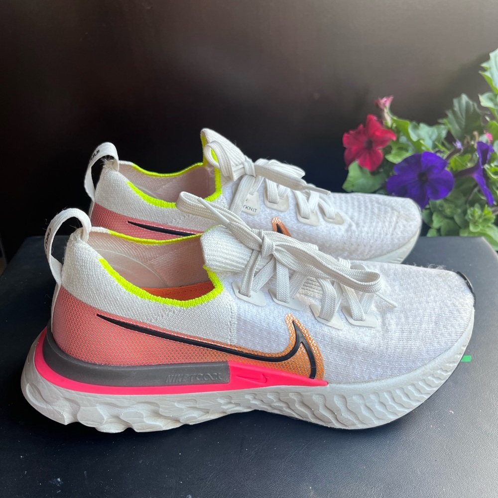 Nike Womens React Infinity Run Beige Lace Up Running Shoes Size 8